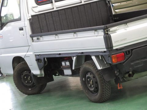 軽トラック　サンバー　TT2　LINE-Xベッドライナー塗装　サイドアオリ部分
